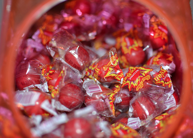 What makes Atomic Fireballs candy so spicy?